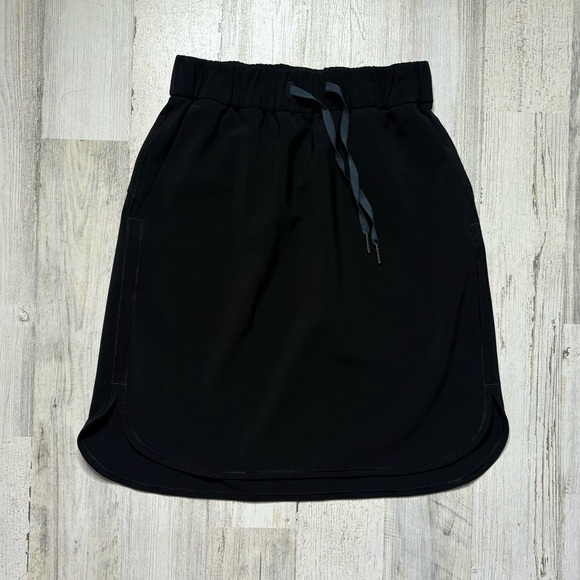 Lululemon On The Fly Skirt Size 4 - Picture 2 of 5
